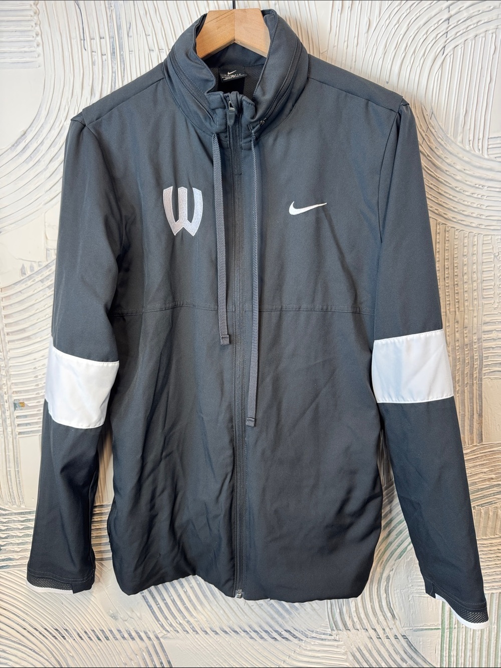 Nike Men’s Dark Gray University of Wisconsin Full-Zip Windbreaker Jacket